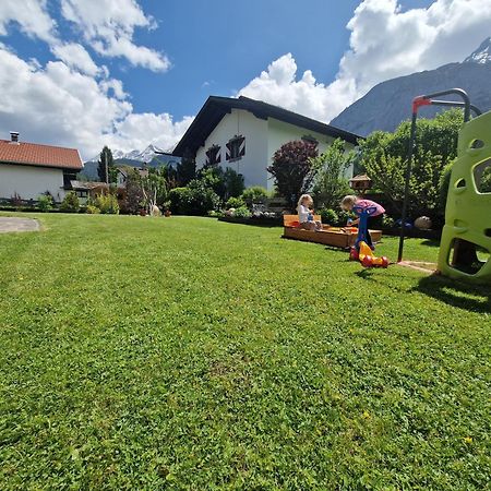 Gaestehaus Schoeneweiss Ehrwald Exteriör bild