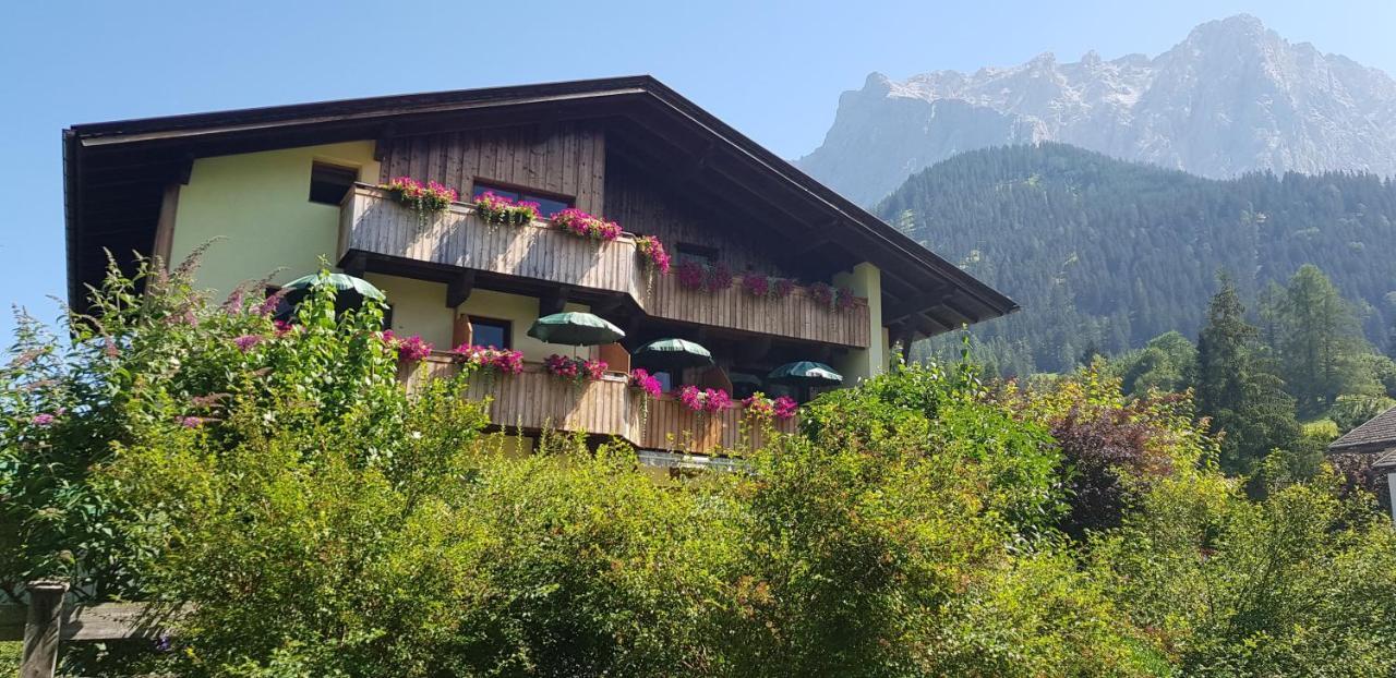 Gaestehaus Schoeneweiss Ehrwald Exteriör bild
