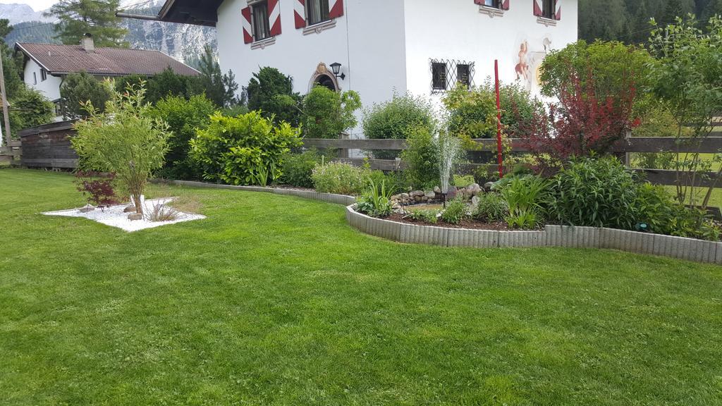 Gaestehaus Schoeneweiss Ehrwald Exteriör bild