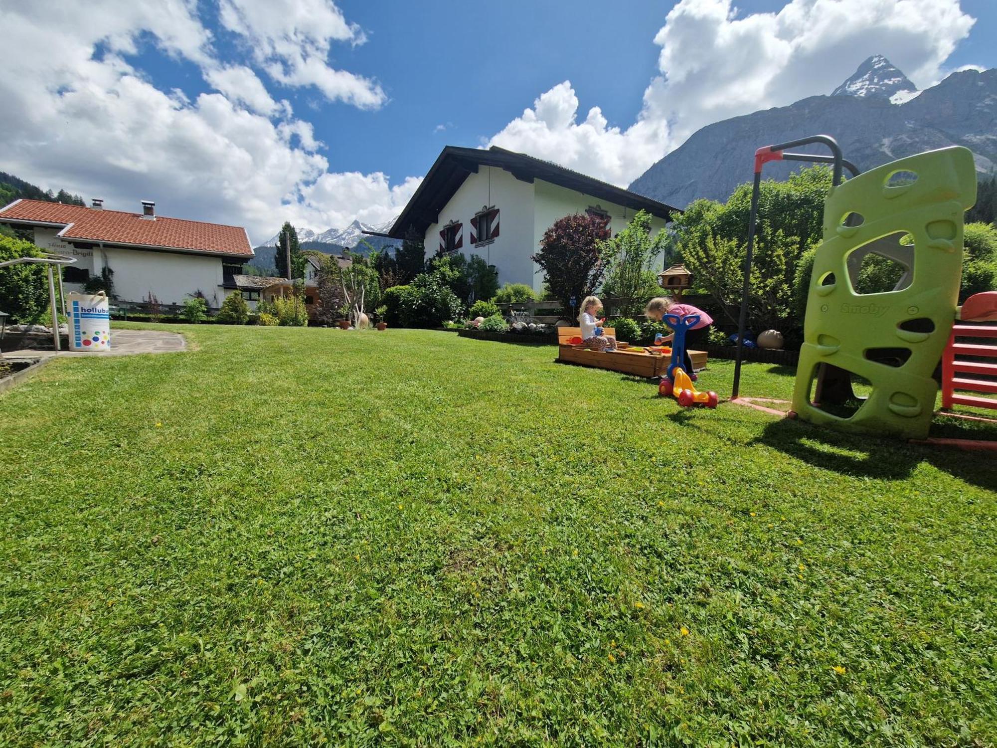 Gaestehaus Schoeneweiss Ehrwald Exteriör bild