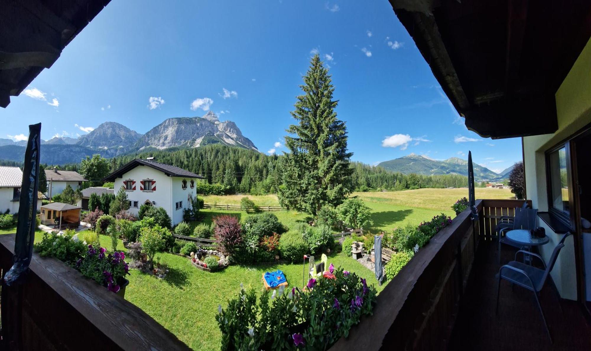 Gaestehaus Schoeneweiss Ehrwald Exteriör bild